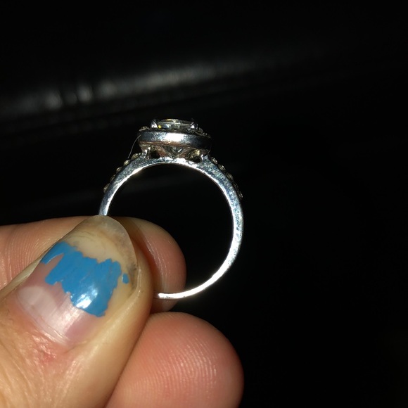 Ring - Picture 2 of 4